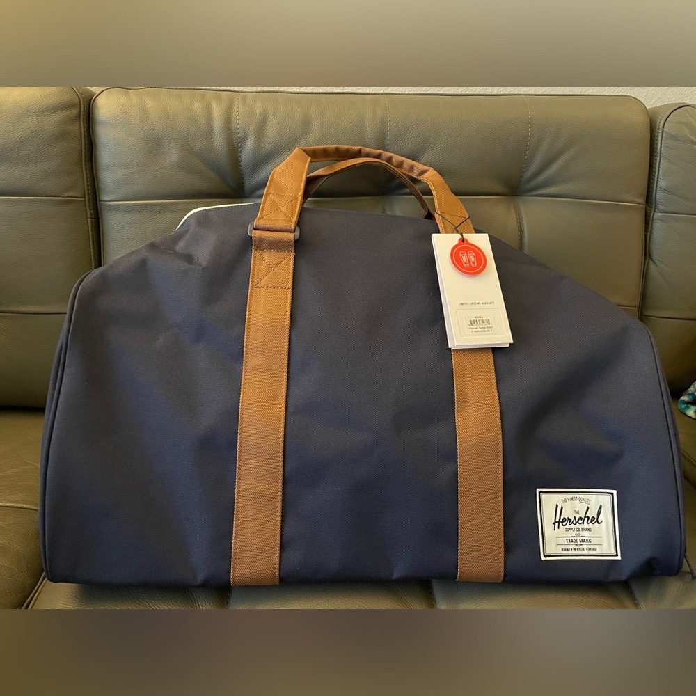 SOLD 🎉 NWT Herschel Supply Co. Novel Duffle Bag